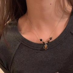 1 Piece Vintage Leather Tiger Eye Stone Necklace Bohemian Style Men and Women style Beaded Pendant Necklace