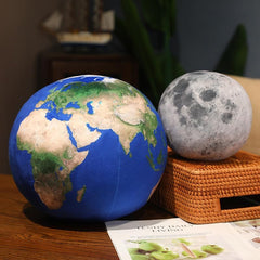 10.6“ Planet Plush Soft Planet Plush Plush Pillow Toys Stuffed 3D Moon,Earth,Sun Plushie Doll Cute Solar System Planet Toy Gifts for Kids and Bedroom Sofa Home Decor (Earth)