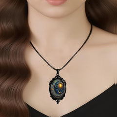 Gothic Cameo Necklace Blood Crystal Pendant Necklace Goth Vintage Teardrop Necklace Halloween Jewelry for Women 2025