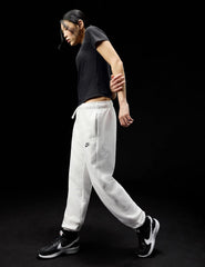 Nike Women's Sportswear Club Fleece Mid-Rise Oversized Sweatpants